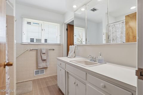 Tiny photo for 411 Orchard Lane, Findlay, OH 45840 (MLS # 10006121)