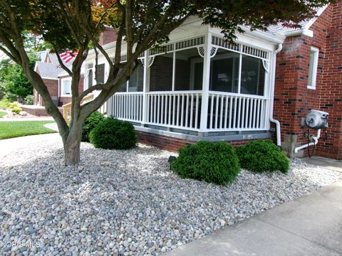 Tiny photo for 802 Highland Drive, Rossford, OH 43460 (MLS # 10009399)