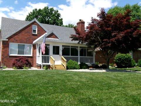 Photo of 802 Highland Drive, Rossford, OH 43460 (MLS # 10009399)