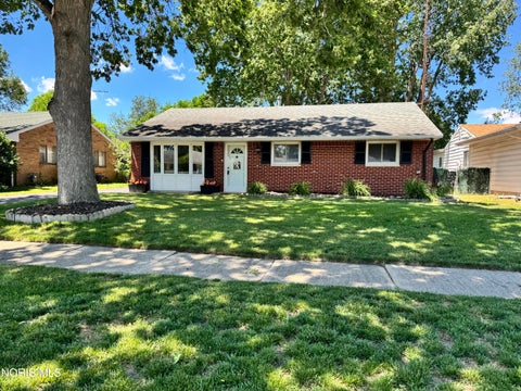 Homes For Sale - 410 Danesmoor Road<br/> Holland, OH 43528