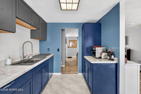 Tiny photo for 1945 Grimes Golden Drive, Toledo, OH 43611 (MLS # 10004015)