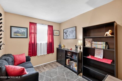 Tiny photo for 1945 Grimes Golden Drive, Toledo, OH 43611 (MLS # 10004015)