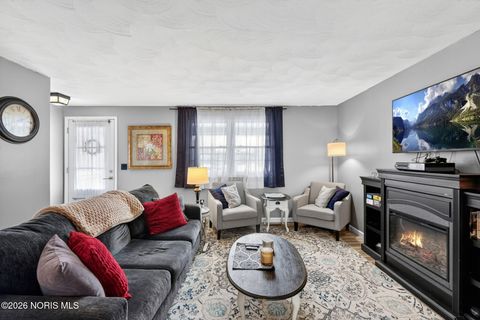 Tiny photo for 1945 Grimes Golden Drive, Toledo, OH 43611 (MLS # 10004015)