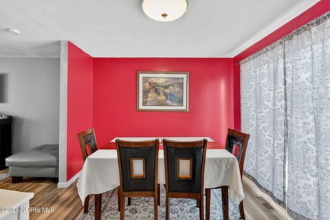 Tiny photo for 1945 Grimes Golden Drive, Toledo, OH 43611 (MLS # 10004015)