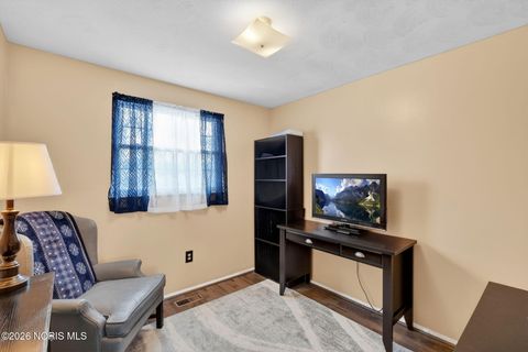 Tiny photo for 1945 Grimes Golden Drive, Toledo, OH 43611 (MLS # 10004015)