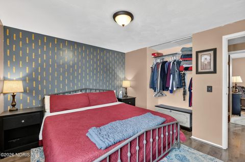 Tiny photo for 1945 Grimes Golden Drive, Toledo, OH 43611 (MLS # 10004015)