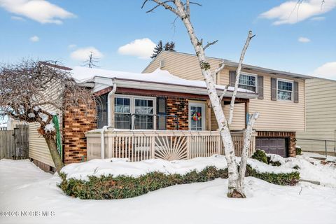 Tiny photo for 1945 Grimes Golden Drive, Toledo, OH 43611 (MLS # 10004015)