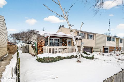 Tiny photo for 1945 Grimes Golden Drive, Toledo, OH 43611 (MLS # 10004015)