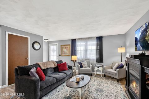 Tiny photo for 1945 Grimes Golden Drive, Toledo, OH 43611 (MLS # 10004015)