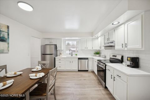 Tiny photo for 405 Normandie Boulevard, Bowling Green, OH 43402 (MLS # 10002099)