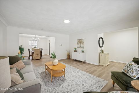 Tiny photo for 405 Normandie Boulevard, Bowling Green, OH 43402 (MLS # 10002099)