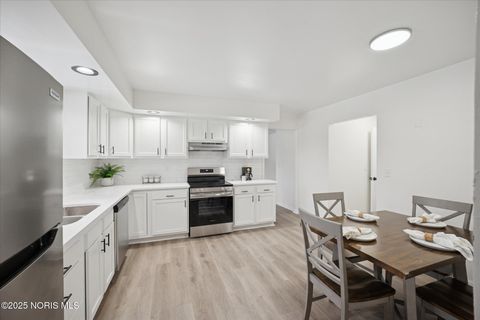 Tiny photo for 405 Normandie Boulevard, Bowling Green, OH 43402 (MLS # 10002099)