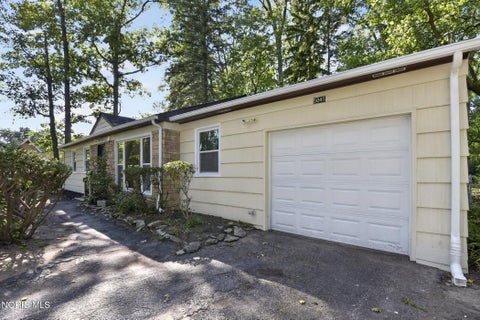 Tiny photo for 5045 Fairgreen Drive, Toledo, OH 43613 (MLS # 10013940)