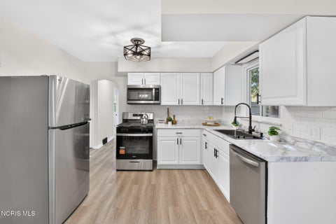 Tiny photo for 5045 Fairgreen Drive, Toledo, OH 43613 (MLS # 10013940)