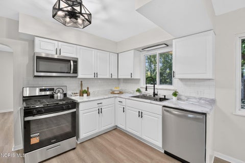 Tiny photo for 5045 Fairgreen Drive, Toledo, OH 43613 (MLS # 10013940)
