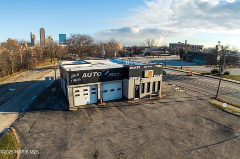 Photo of 328 Clayton Street, Toledo, OH 43604 (MLS # 10002402)