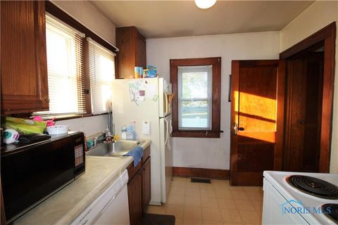 Tiny photo for 120 W 5th Street, Port Clinton, OH 43452 (MLS # 10007278)