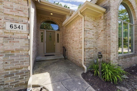 Tiny photo for 6541 Carrietowne Court, Toledo, OH 43615 (MLS # 10010950)