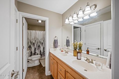 Tiny photo for 2417 Waterford Village Drive, Sylvania, OH 43560 (MLS # 10005316)