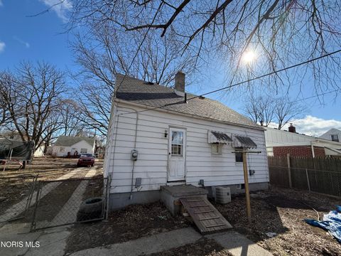 Tiny photo for 3427 Beaumont Drive, Toledo, OH 43608 (MLS # 10004664)