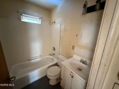 Tiny photo for 3427 Beaumont Drive, Toledo, OH 43608 (MLS # 10004664)