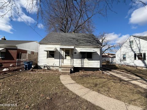 Photo of 3427 Beaumont Drive, Toledo, OH 43608 (MLS # 10004664)