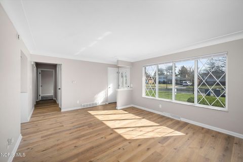 Tiny photo for 5217 Grosse Point Parkway, Toledo, OH 43611 (MLS # 10005422)