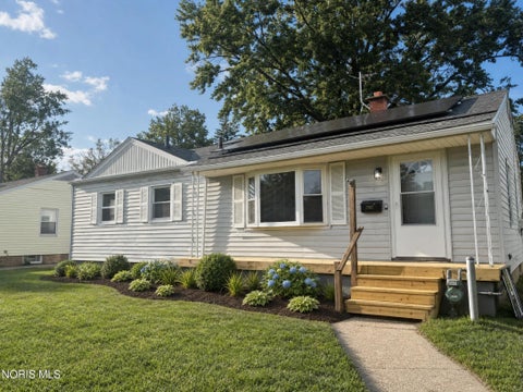 Photo of 2902 Claredale Road, Toledo, OH 43613 (MLS # 10013016)