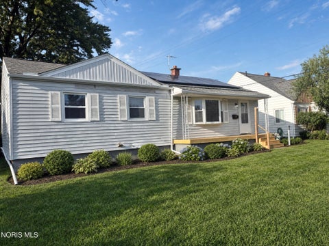 Tiny photo for 2902 Claredale Road, Toledo, OH 43613 (MLS # 10013016)