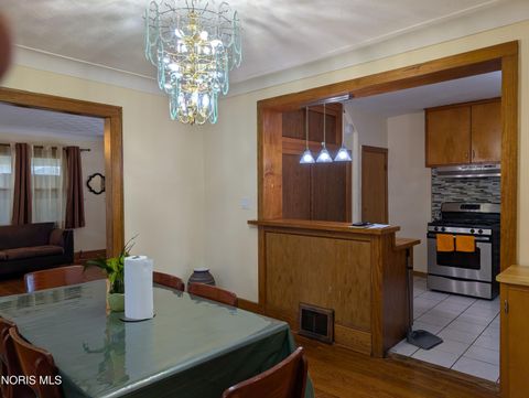 Tiny photo for 865 Ogden Avenue, Toledo, OH 43609 (MLS # 10010269)
