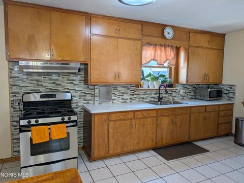 Tiny photo for 865 Ogden Avenue, Toledo, OH 43609 (MLS # 10010269)