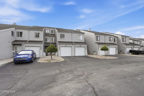 Tiny photo for 2564 W Village Drive, Toledo, OH 43614 (MLS # 10012386)
