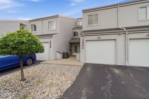Tiny photo for 2564 W Village Drive, Toledo, OH 43614 (MLS # 10012386)