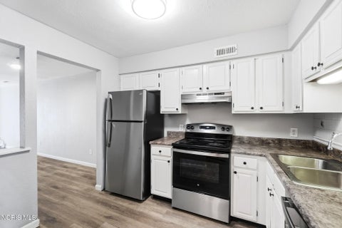 Tiny photo for 2564 W Village Drive, Toledo, OH 43614 (MLS # 10012386)