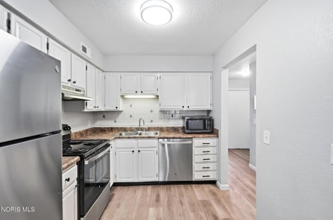 Tiny photo for 2564 W Village Drive, Toledo, OH 43614 (MLS # 10012386)