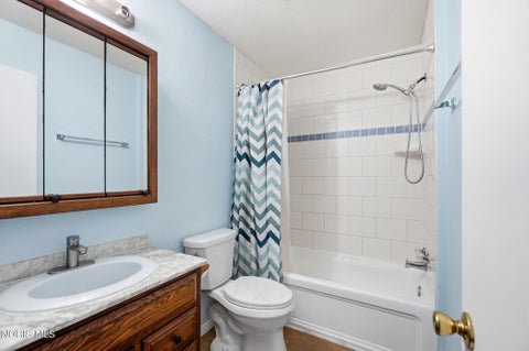 Tiny photo for 2564 W Village Drive, Toledo, OH 43614 (MLS # 10012386)