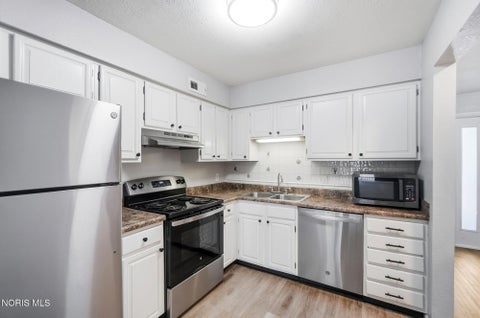 Tiny photo for 2564 W Village Drive, Toledo, OH 43614 (MLS # 10012386)