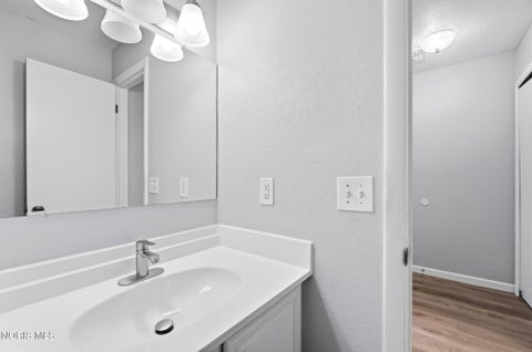 Tiny photo for 2564 W Village Drive, Toledo, OH 43614 (MLS # 10012386)