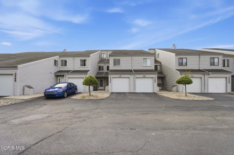 Tiny photo for 2564 W Village Drive, Toledo, OH 43614 (MLS # 10012386)