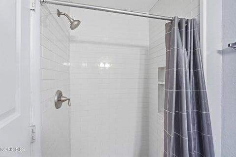 Tiny photo for 2564 W Village Drive, Toledo, OH 43614 (MLS # 10012386)