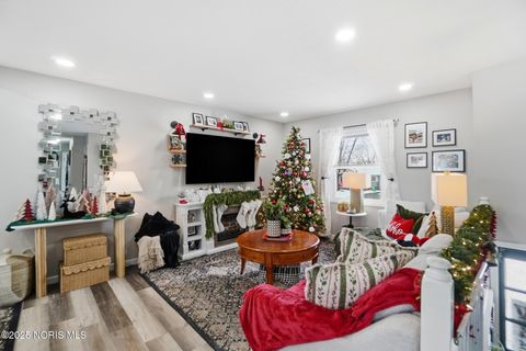 Tiny photo for 636 W Melrose Avenue, Findlay, OH 45840 (MLS # 10002202)