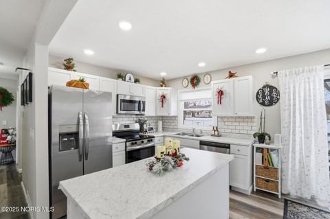 Tiny photo for 636 W Melrose Avenue, Findlay, OH 45840 (MLS # 10002202)