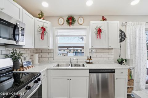 Tiny photo for 636 W Melrose Avenue, Findlay, OH 45840 (MLS # 10002202)