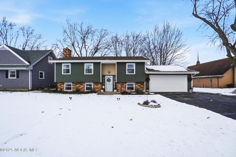 Photo of 636 W Melrose Avenue, Findlay, OH 45840 (MLS # 10002202)