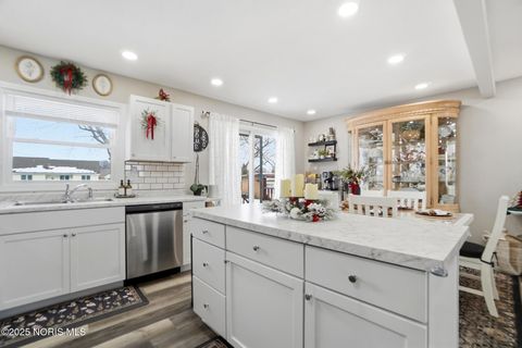 Tiny photo for 636 W Melrose Avenue, Findlay, OH 45840 (MLS # 10002202)