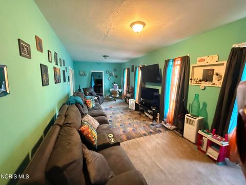 Tiny photo for 1102 Harding Drive, Toledo, OH 43609 (MLS # 10006692)