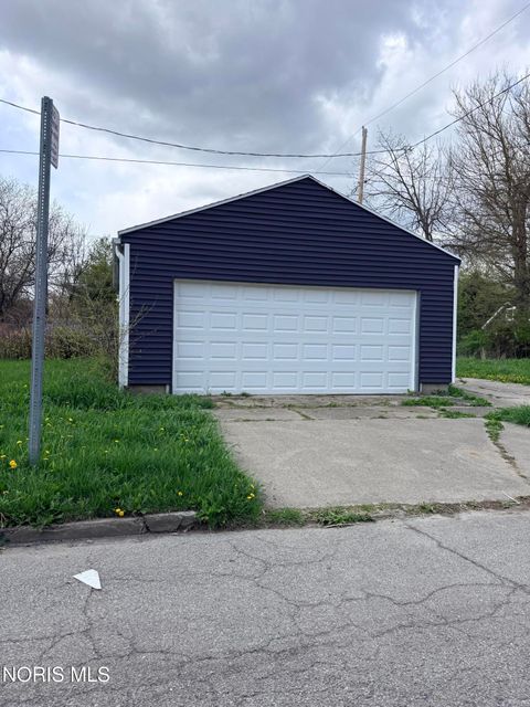 Tiny photo for 1102 Harding Drive, Toledo, OH 43609 (MLS # 10006692)