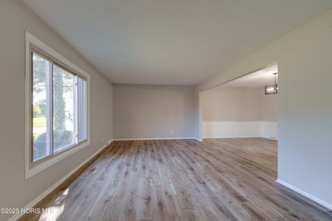 Tiny photo for 2014 Inglewood Road, Holland, OH 43528 (MLS # 10000460)