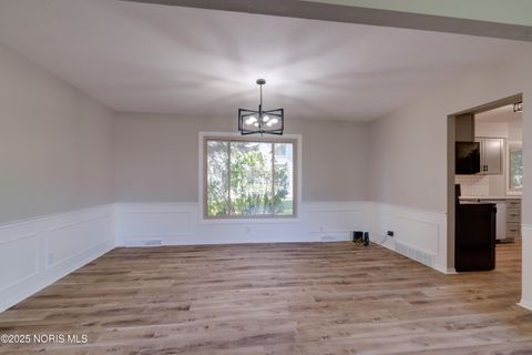 Tiny photo for 2014 Inglewood Road, Holland, OH 43528 (MLS # 10000460)