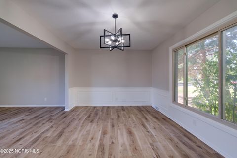Tiny photo for 2014 Inglewood Road, Holland, OH 43528 (MLS # 10000460)